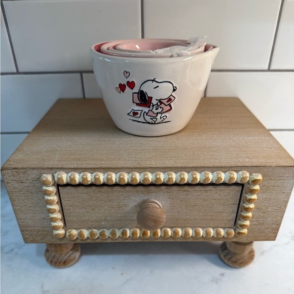 Rae Dunn X Snoopy Valentines Measuring Cups - Picture 1 of 2